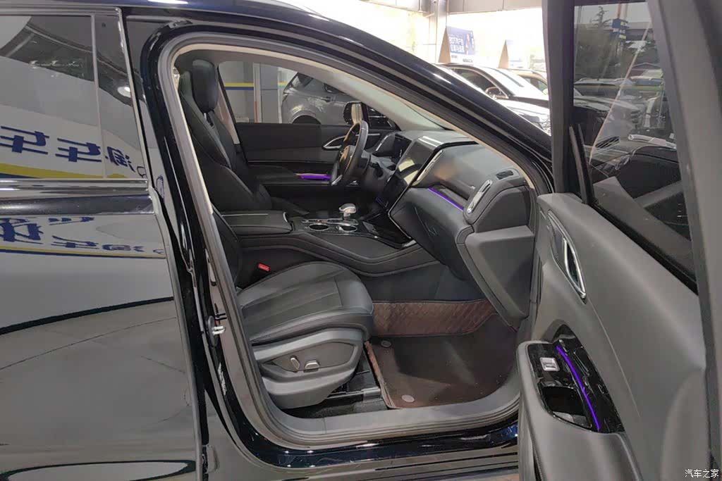 Hongqi HS3, 2024 8