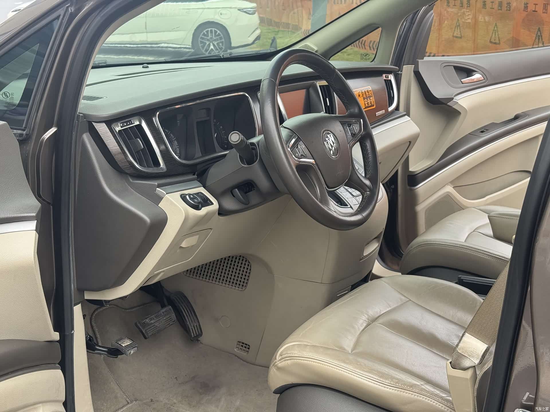 Buick GL8, 2011 16