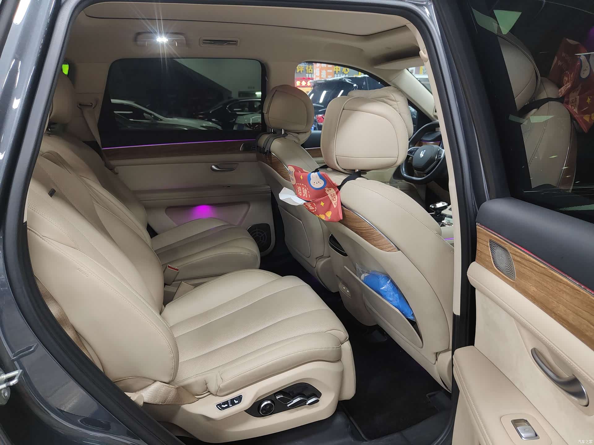AITO M7, 2023 10