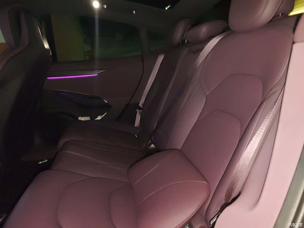 Xiaomi SU7, 2025 13