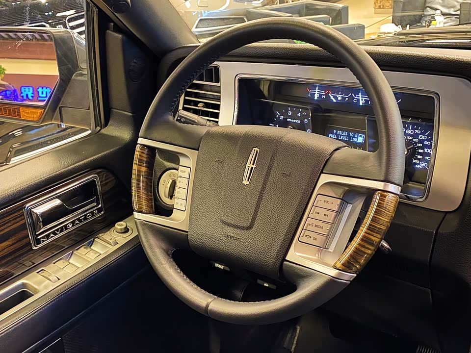 Lincoln Navigator