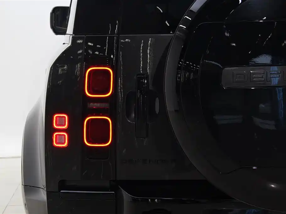 Land Rover guard