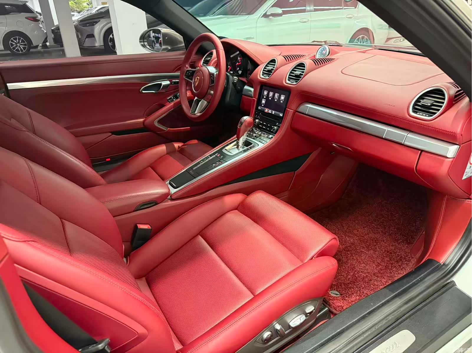Porsche Cayman, 2018 все фото