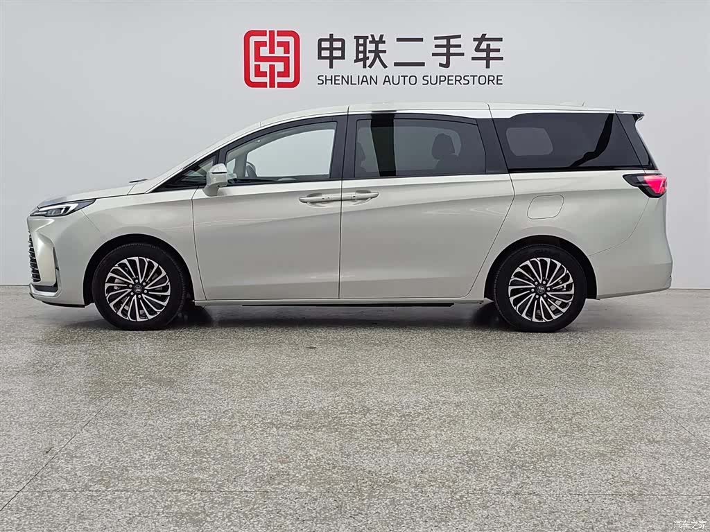 Buick GL8, 2025 4