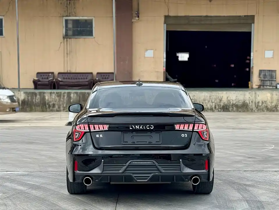 Lynk & Co 03