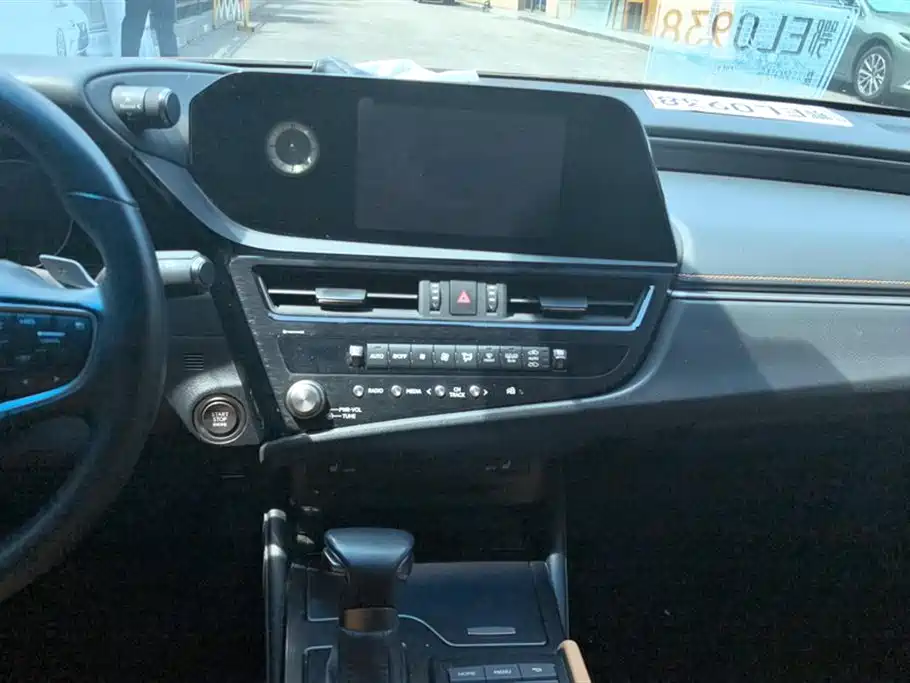 Lexus ES