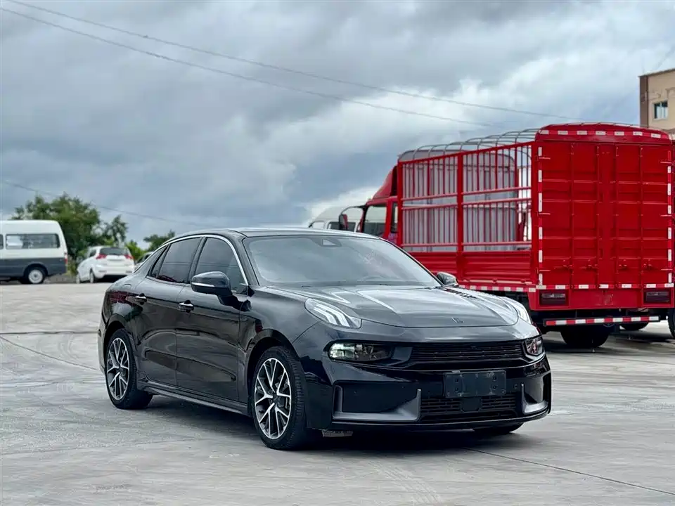 Lynk & Co 03