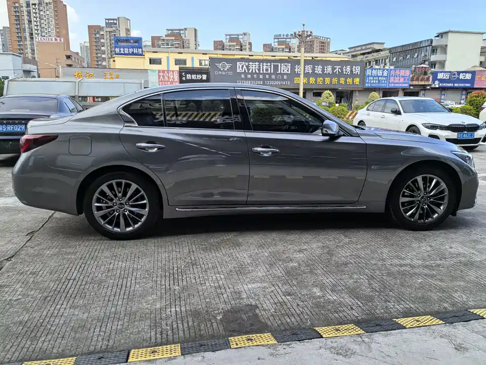 Infiniti Q50L