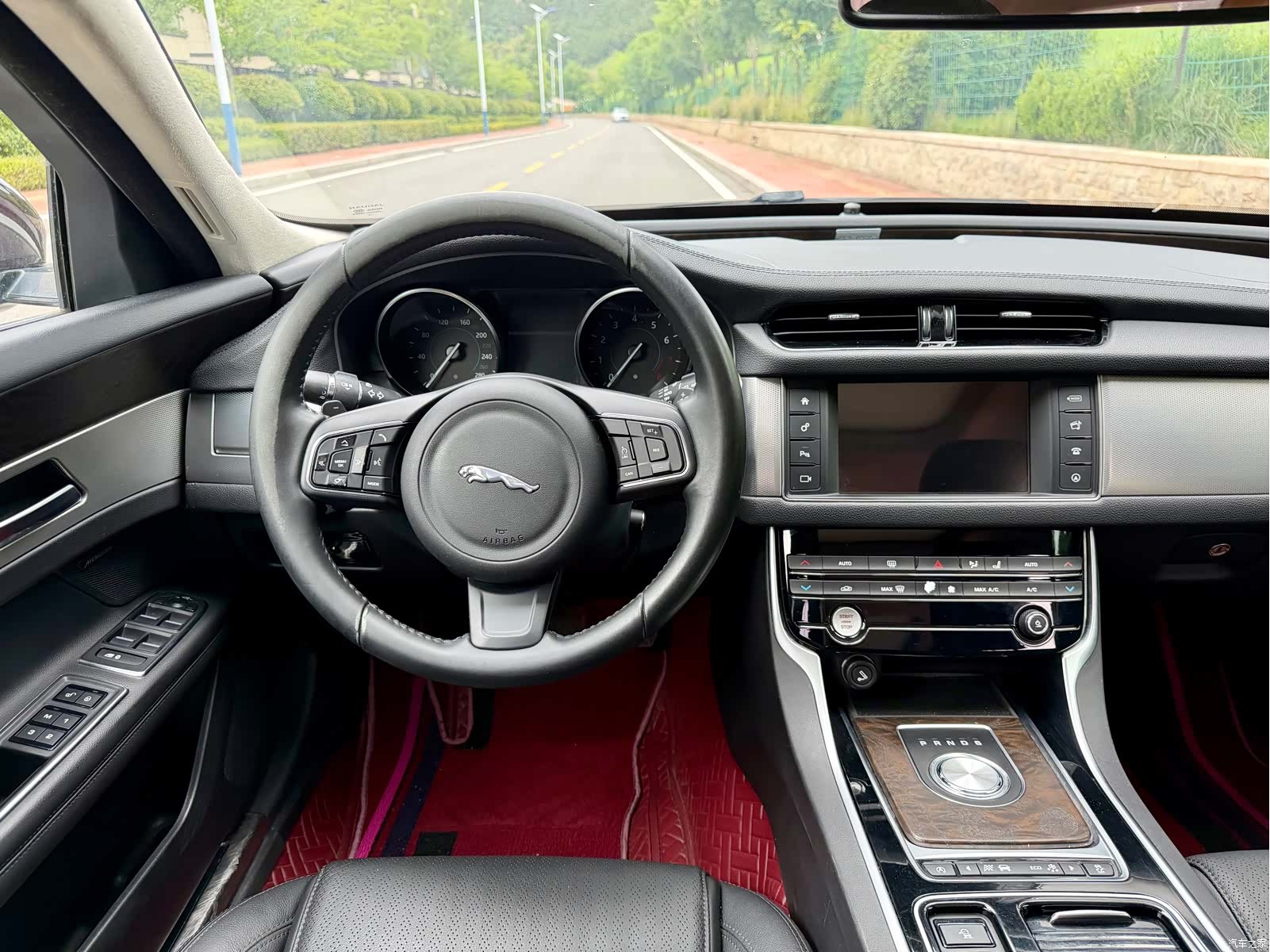 Land Rover XFL, 2017 13