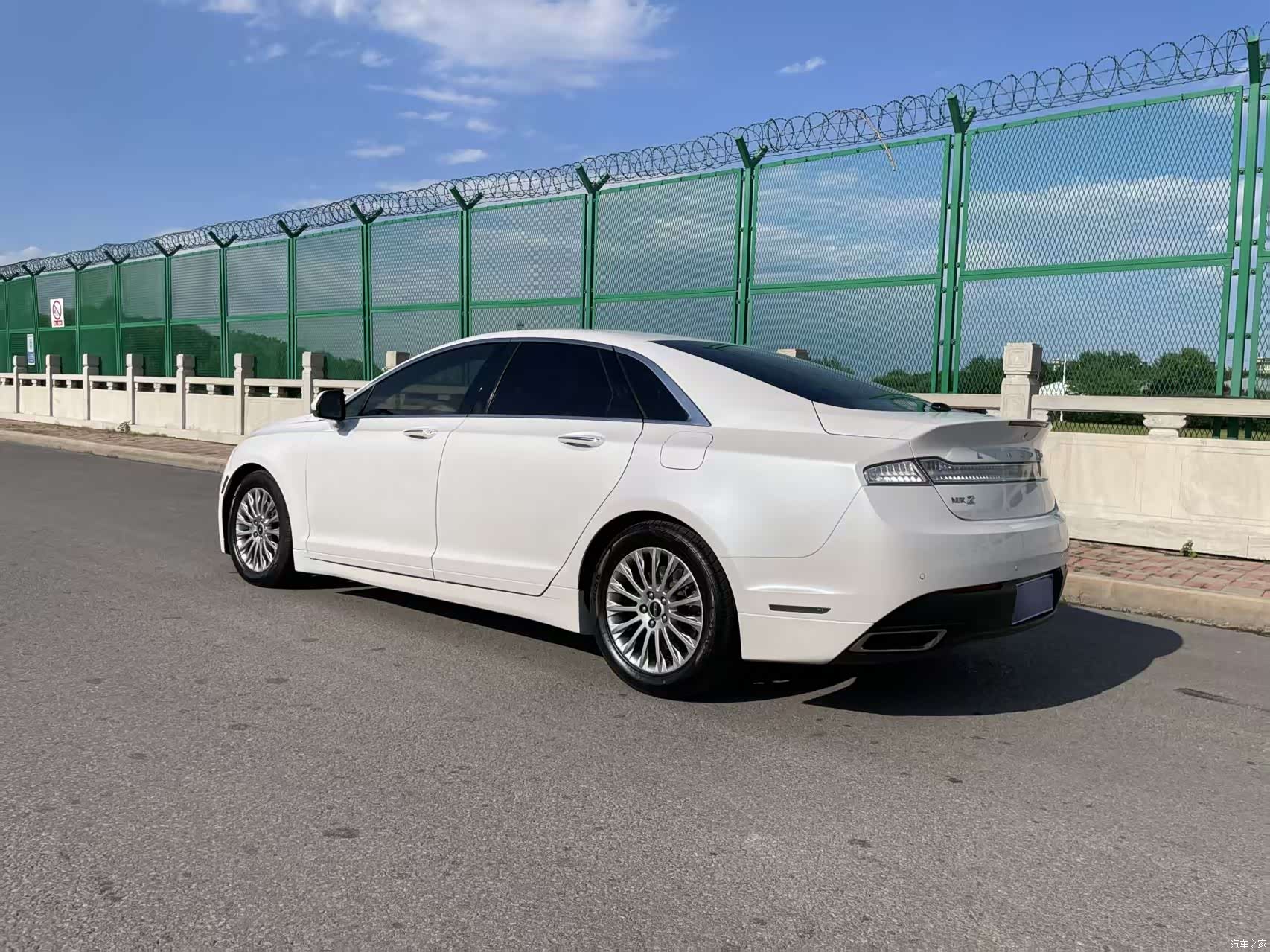 Lincoln MKZ, 2016 9