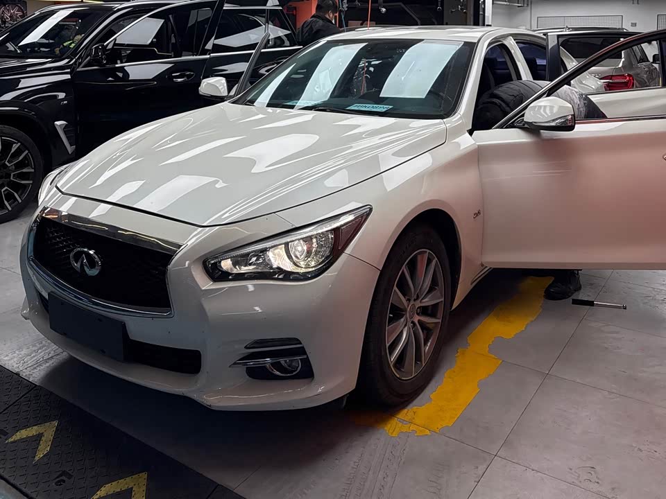 Infiniti Q50L