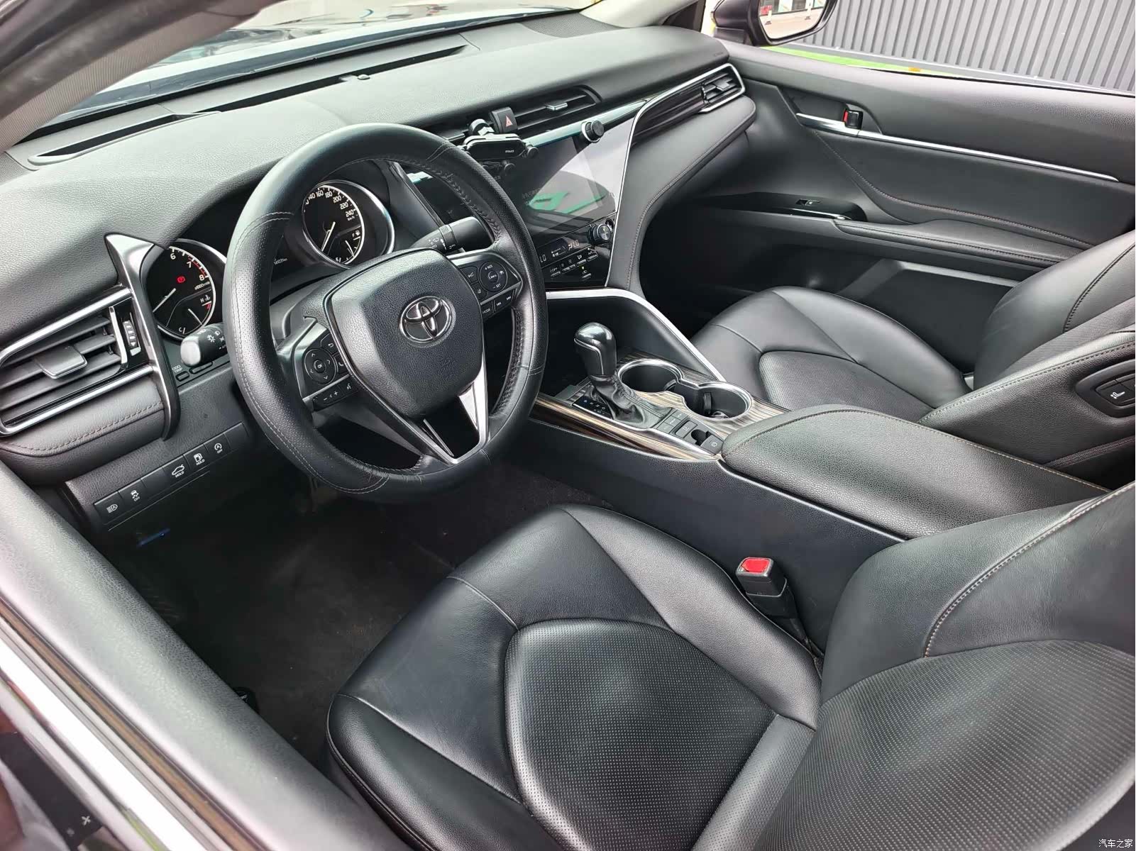 Toyota Camry, 2019 11