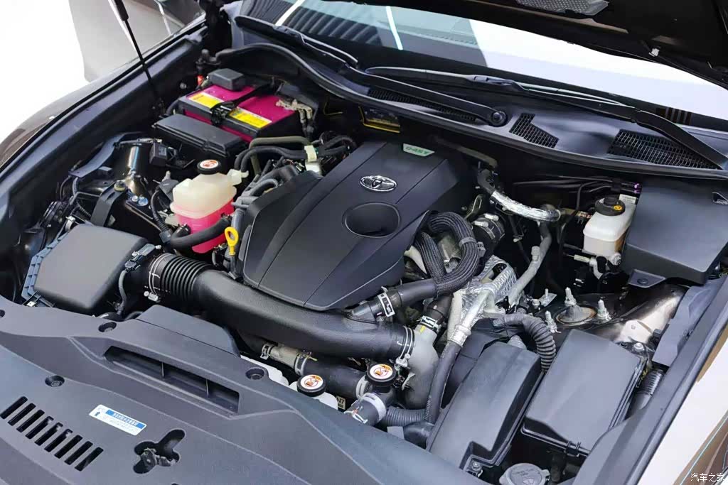 Toyota Crown, 2017 11