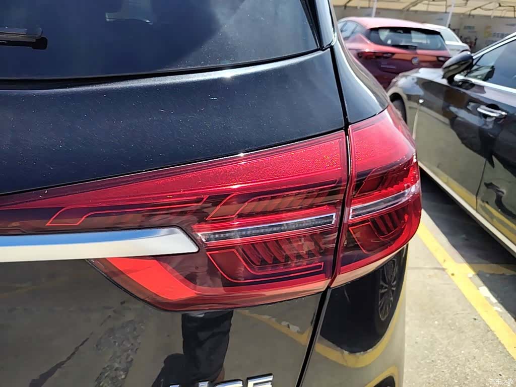 Hongqi HS5, 2021 8
