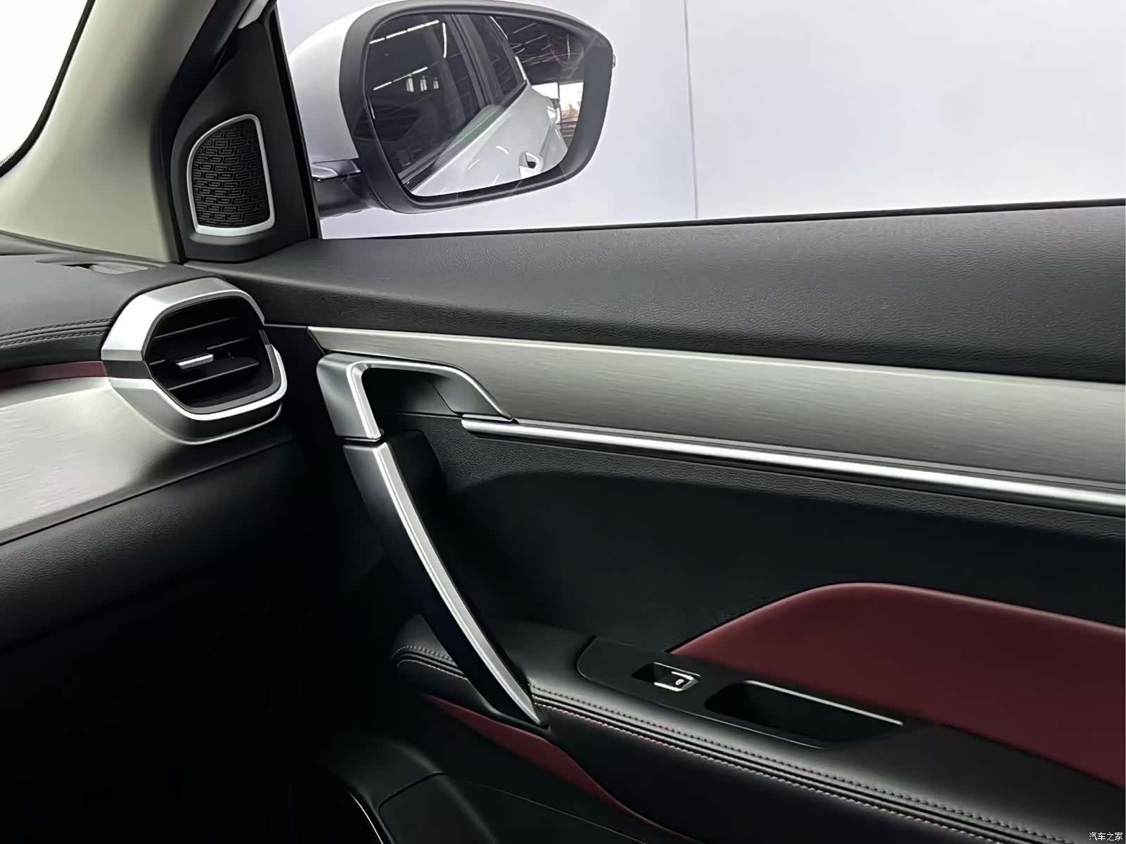 Geely Coolray, 2021 9