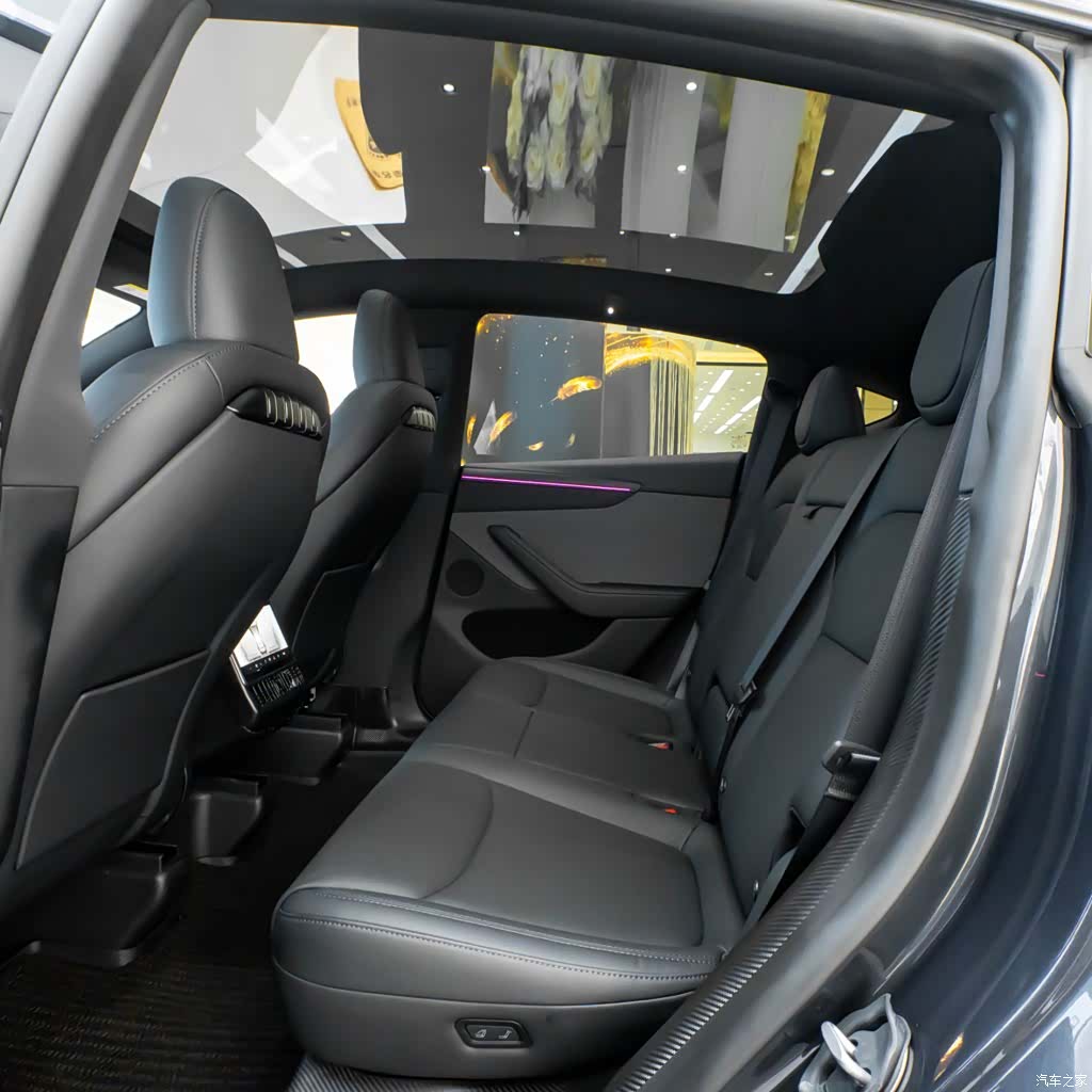 Tesla Model Y, 2026 24