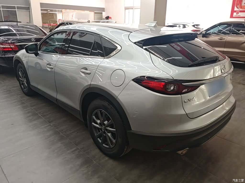 Mazda CX-4, 2022 все фото