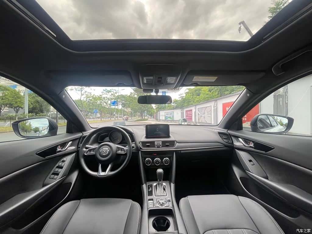 Mazda CX-4, 2023 14