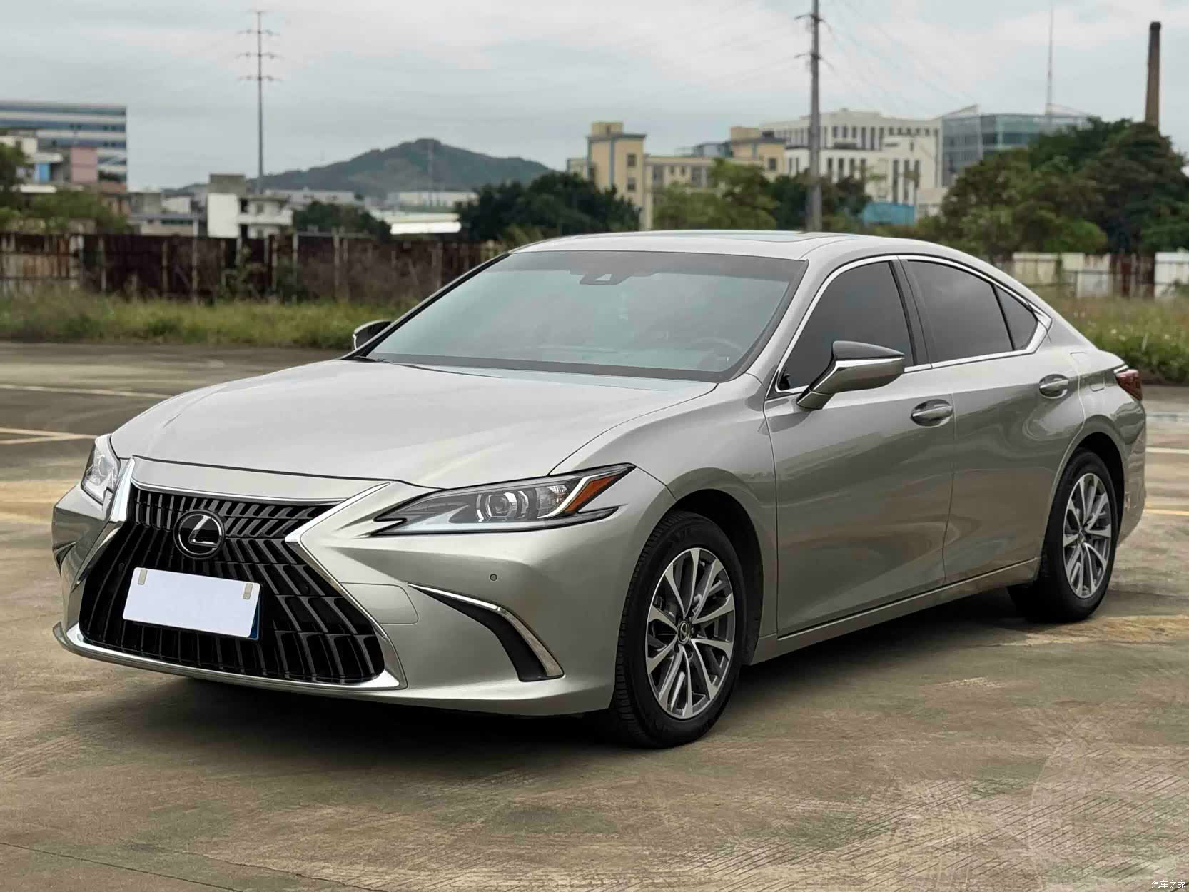 Lexus ES, 2023 3