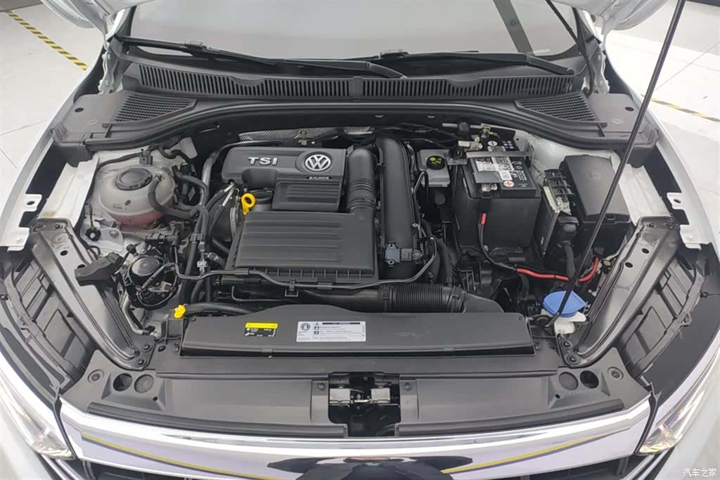 Volkswagen Sagitar, 2020 10