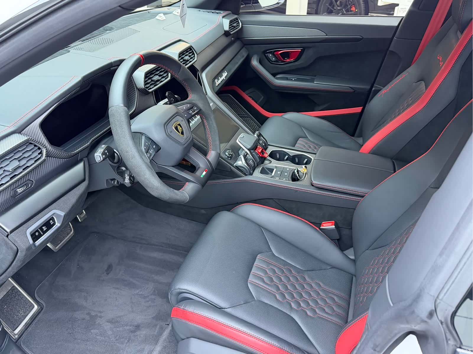 Lamborghini Urus, 2024 7