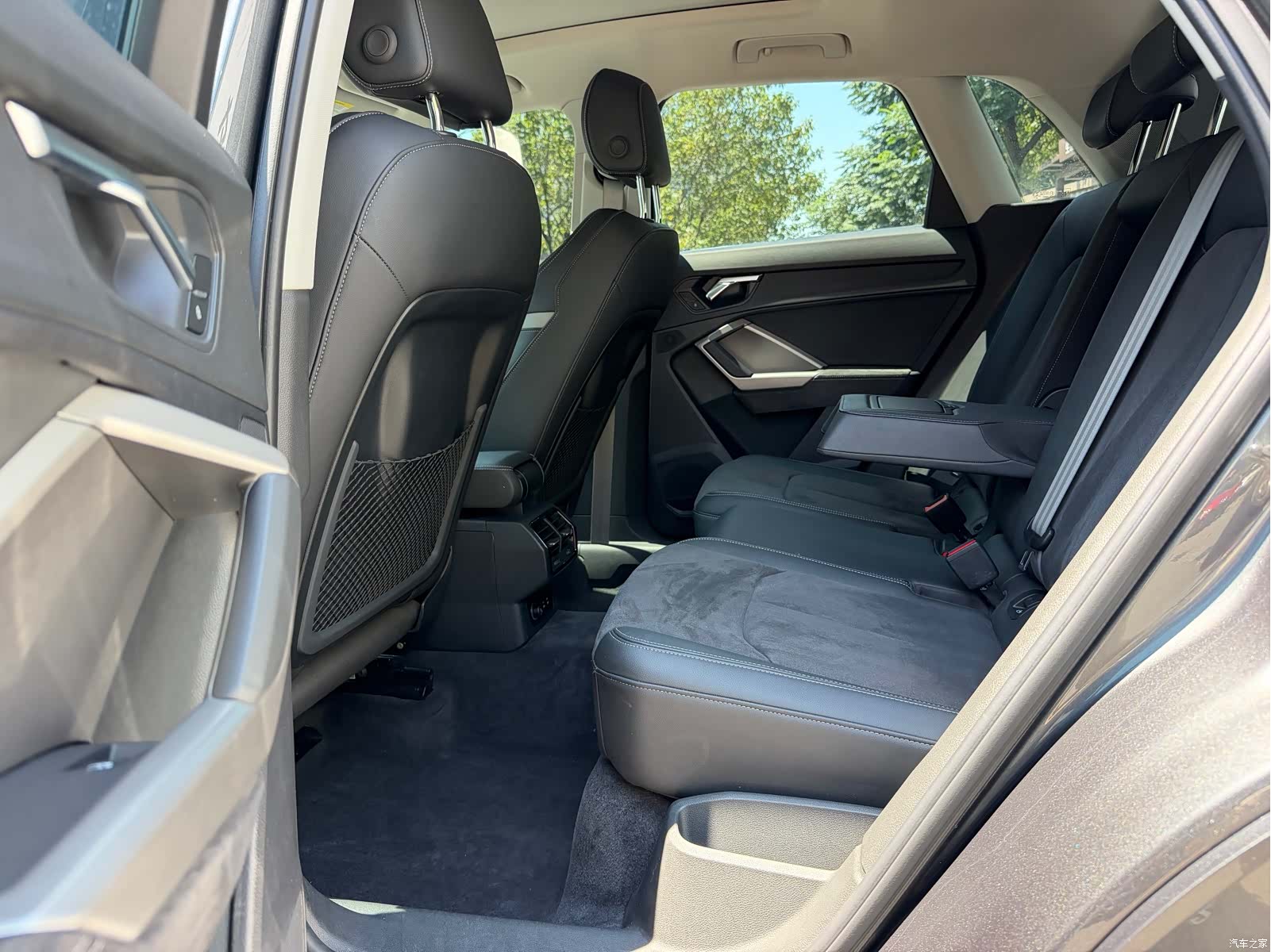 Audi Q3, 2023 13