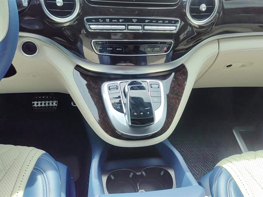 Mercedes-Benz V-class