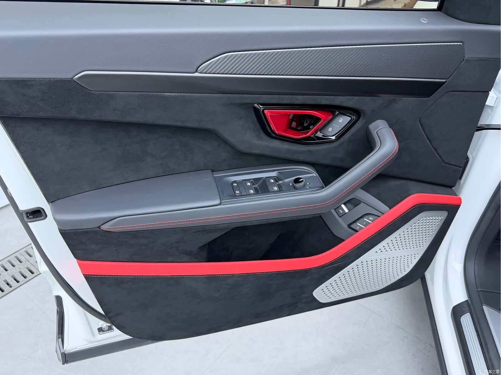 Lamborghini Urus, 2024 6