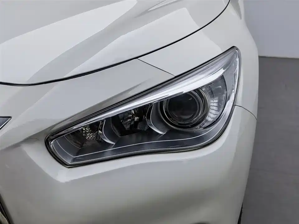 Infiniti Q50L