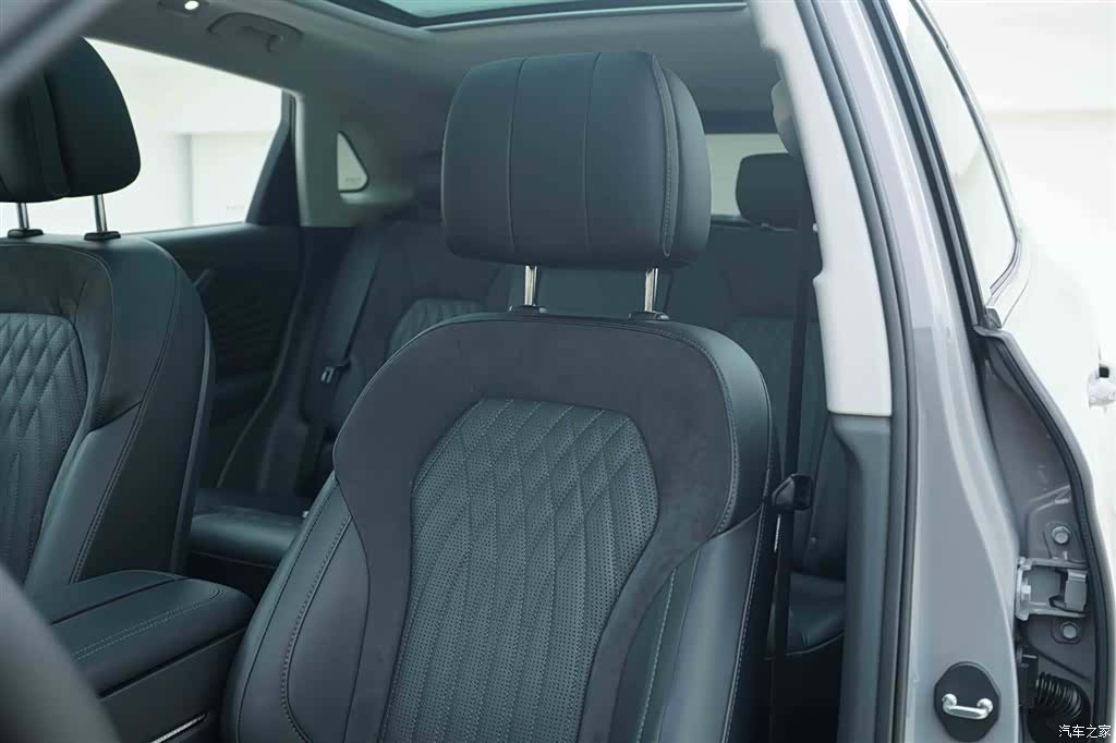 Hongqi HS5, 2023 13