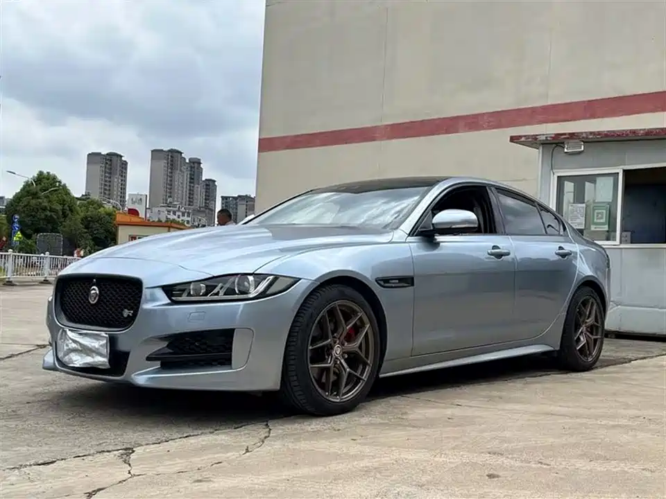 Jaguar XE