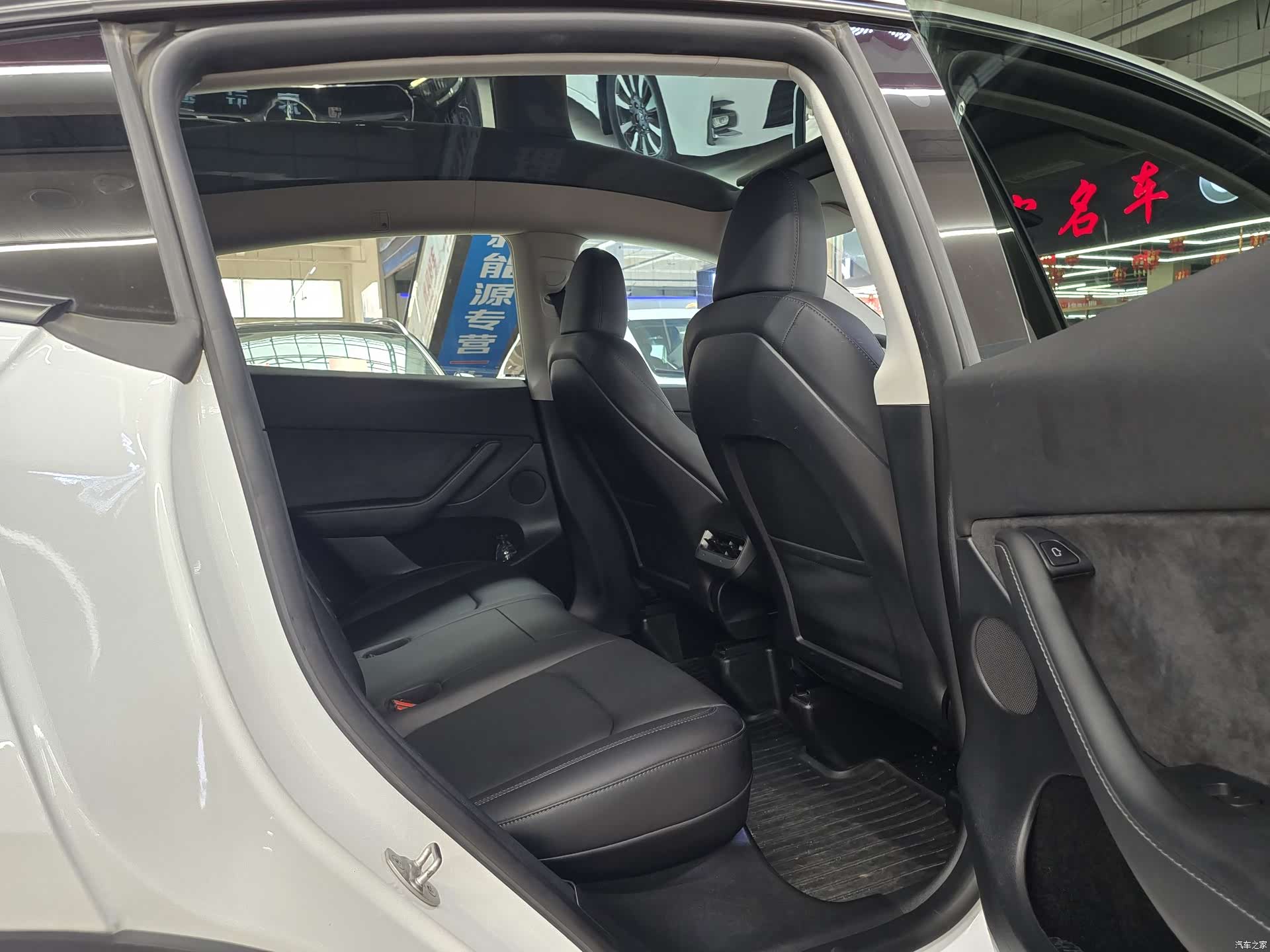 Tesla Model Y, 2023 14