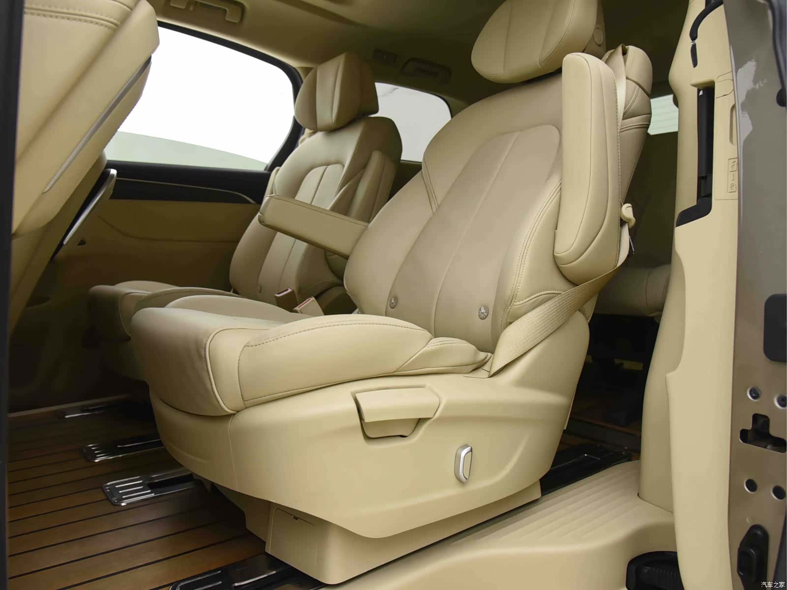 Buick GL8, 2024 6