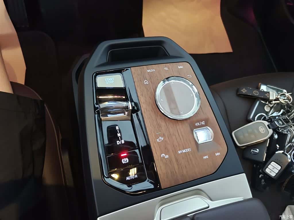 BMW iX, 2023 14