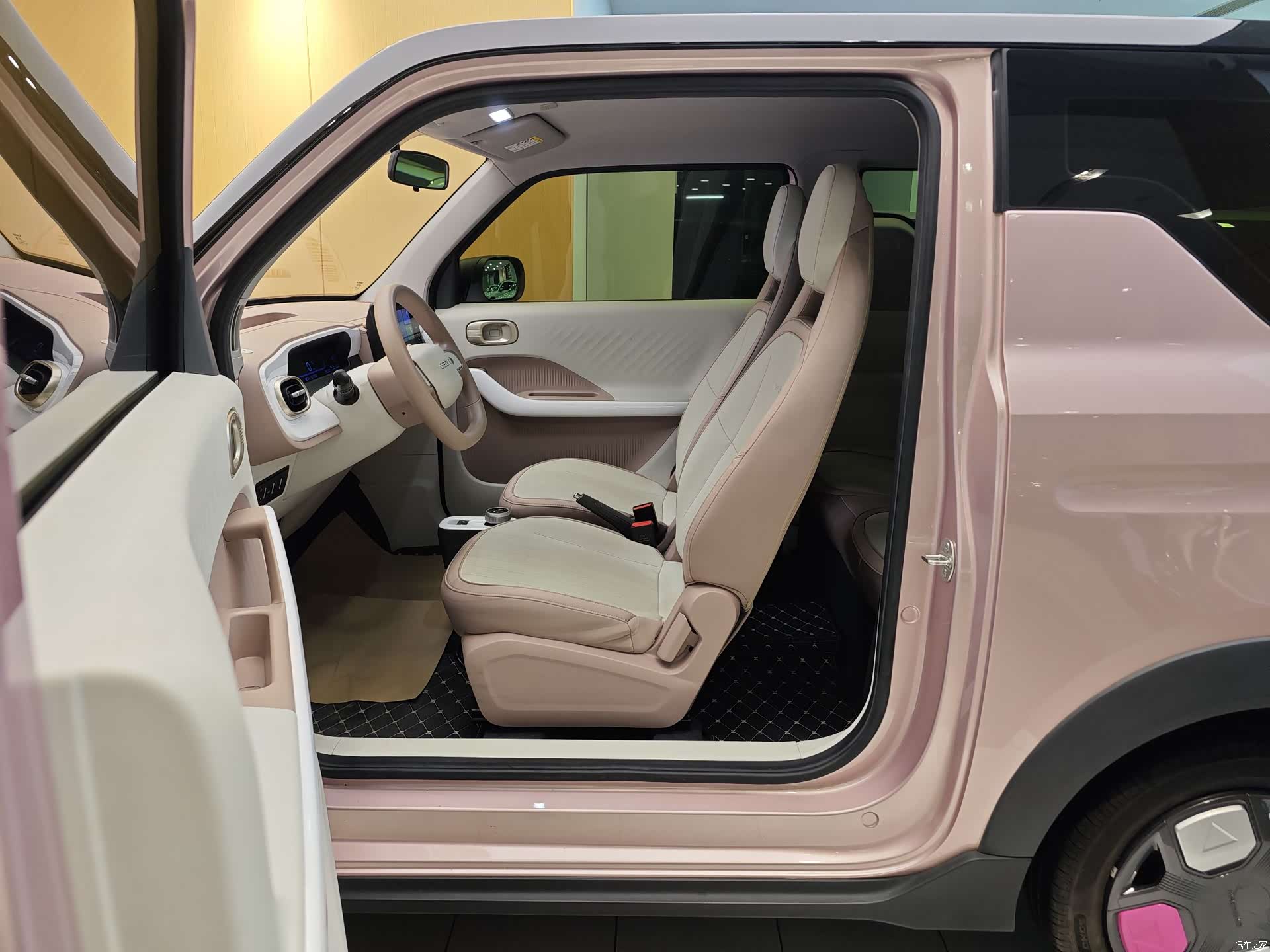 Geely Panda, 2025 13