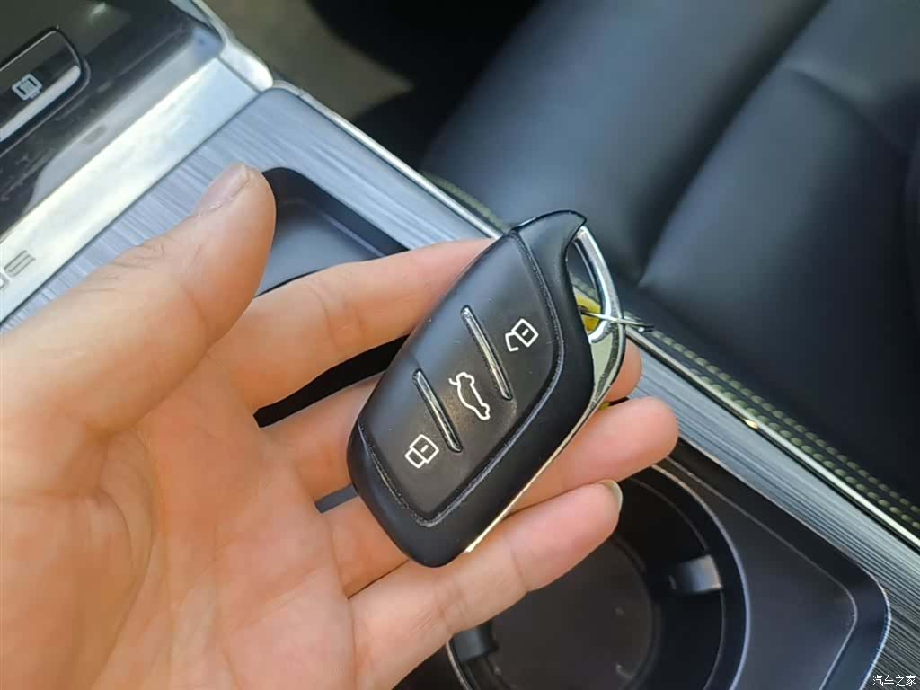 Roewe RX5, 2022 9