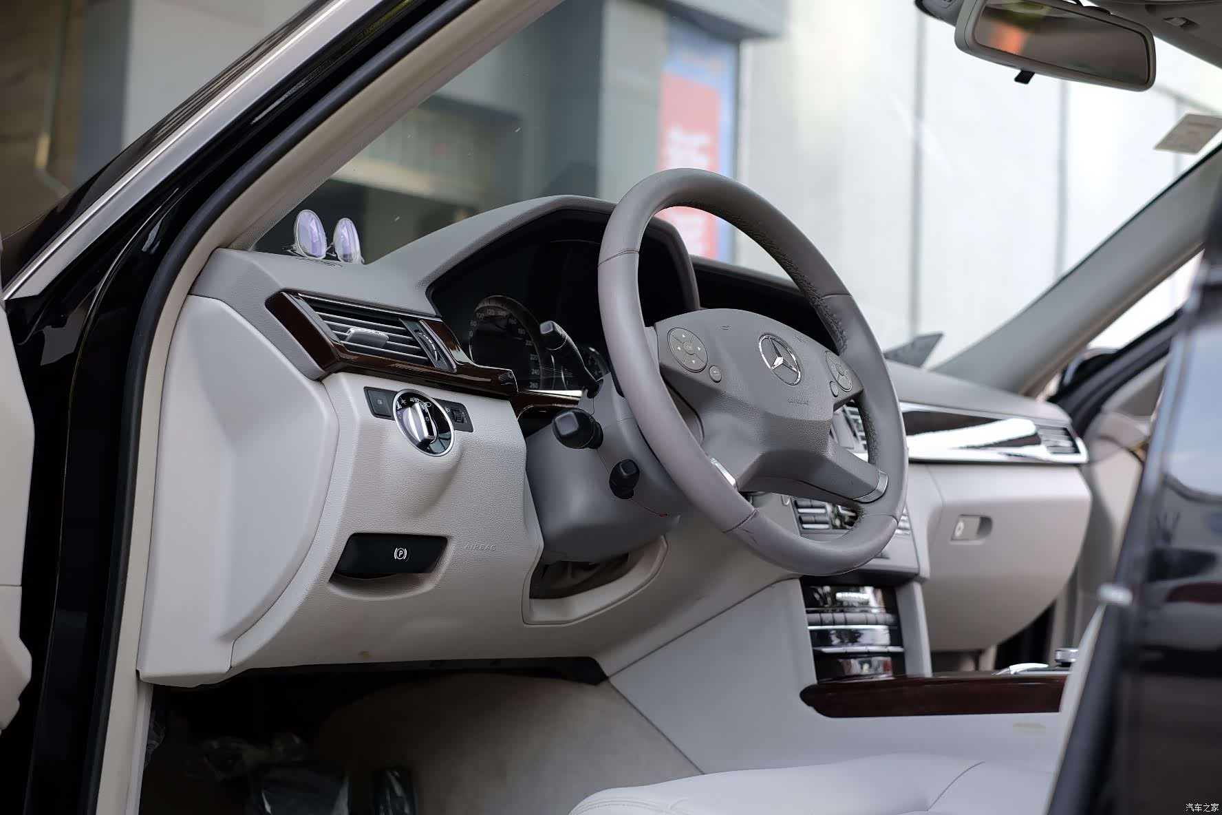 Mercedes-Benz E-Class, 2012 29