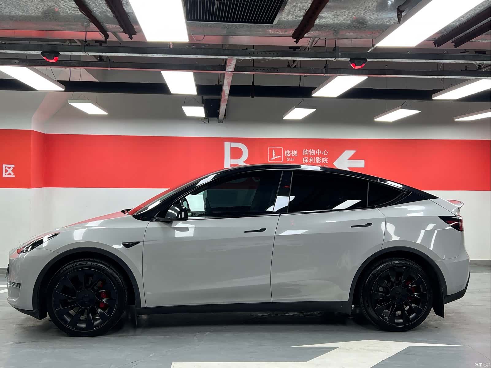 Tesla Model Y, 2022 3