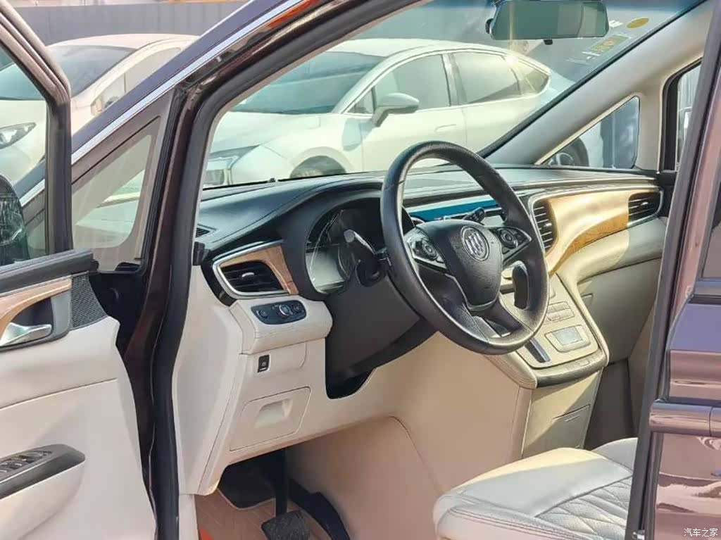 Buick GL8, 2018 7