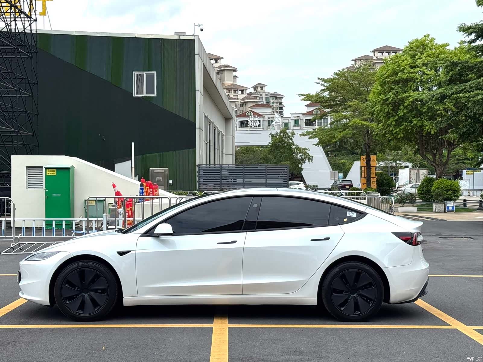 Tesla Model 3, 2025 4