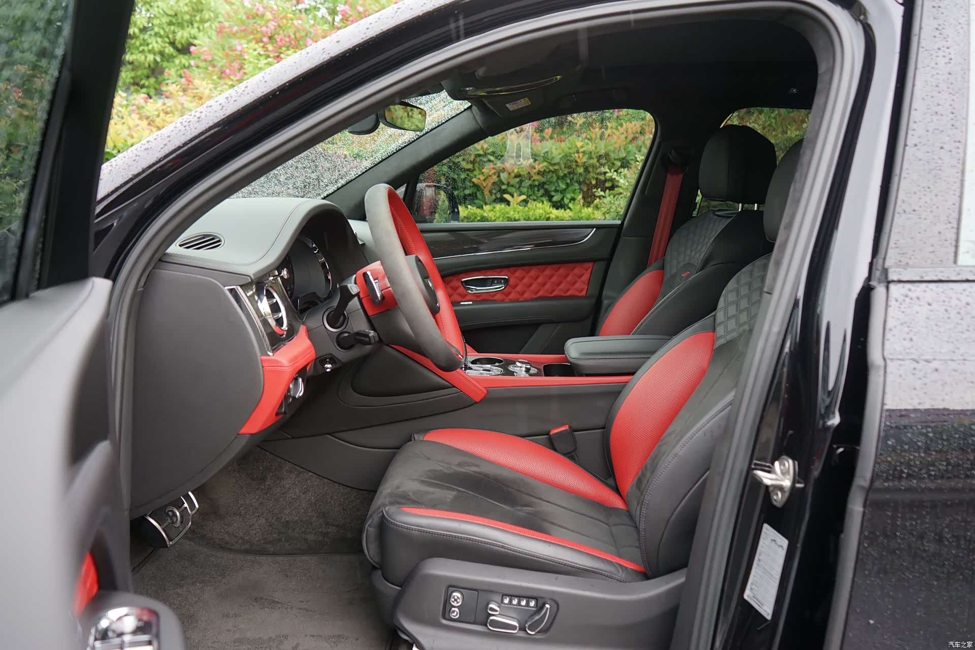 Bentley Bentayga, 2023 7