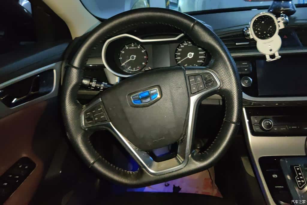 Geely Emgrand, 2016 15