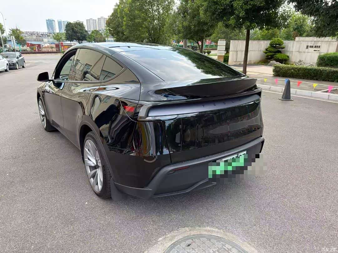 Tesla Model Y, 2025 4