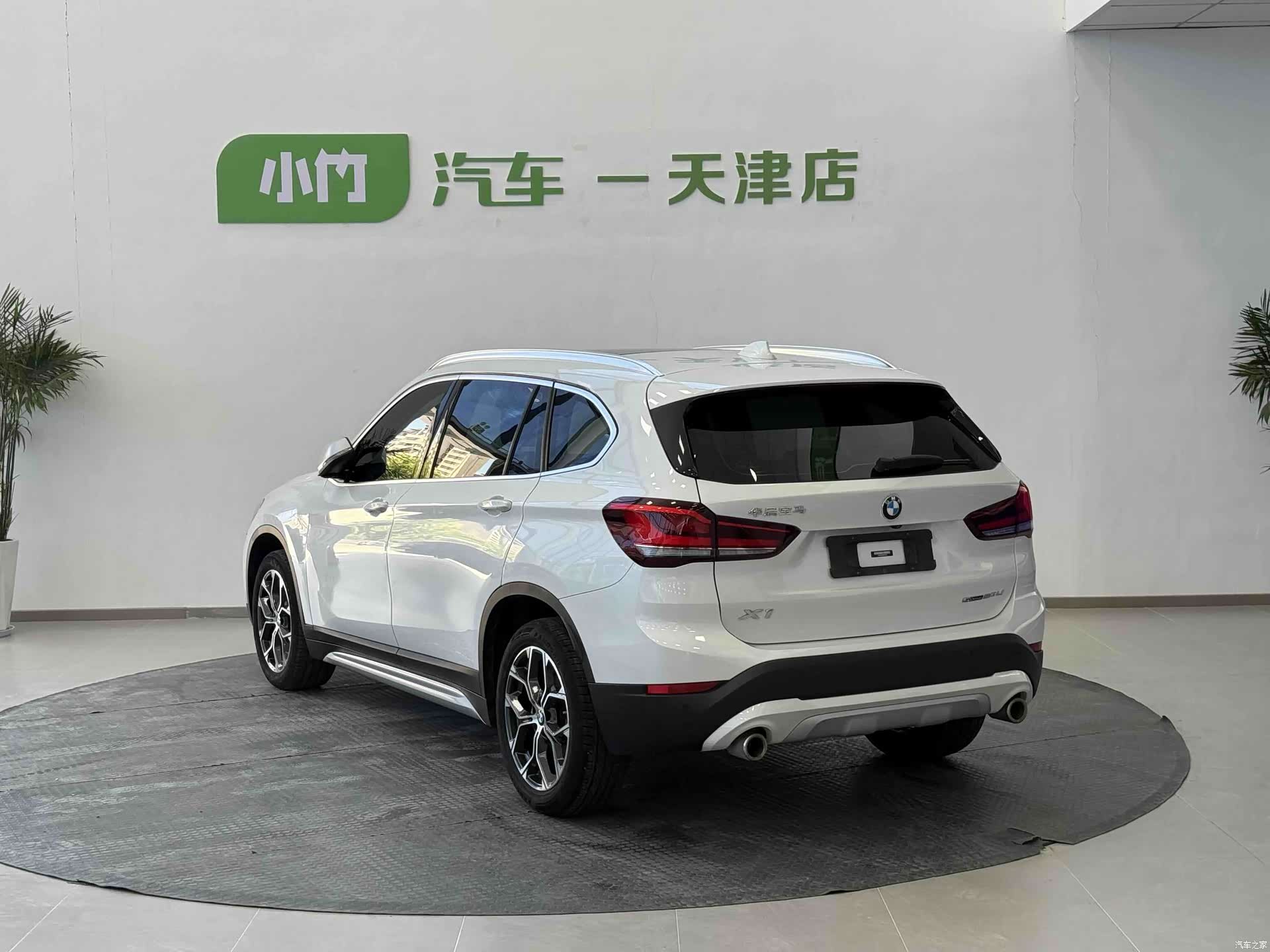 BMW X1, 2022 все фото