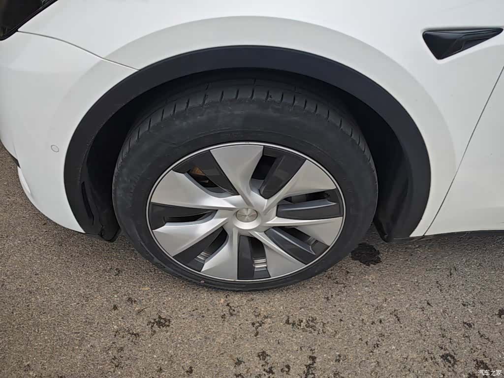 Tesla Model Y, 2023 23