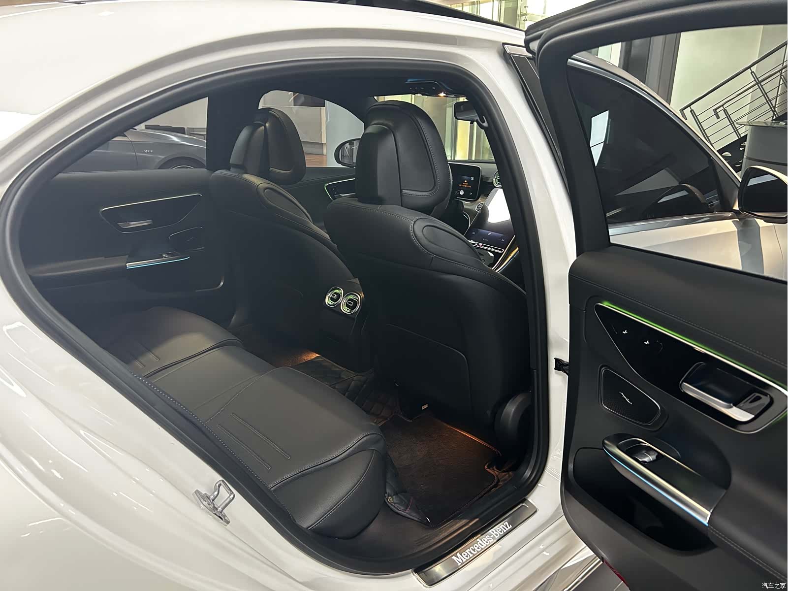 Mercedes-Benz C-Class, 2024 14