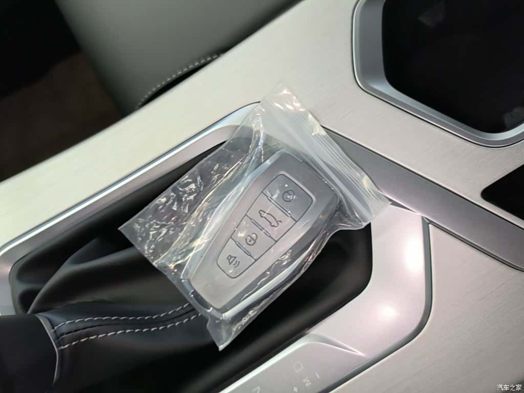 Geely Coolray, 2026 9