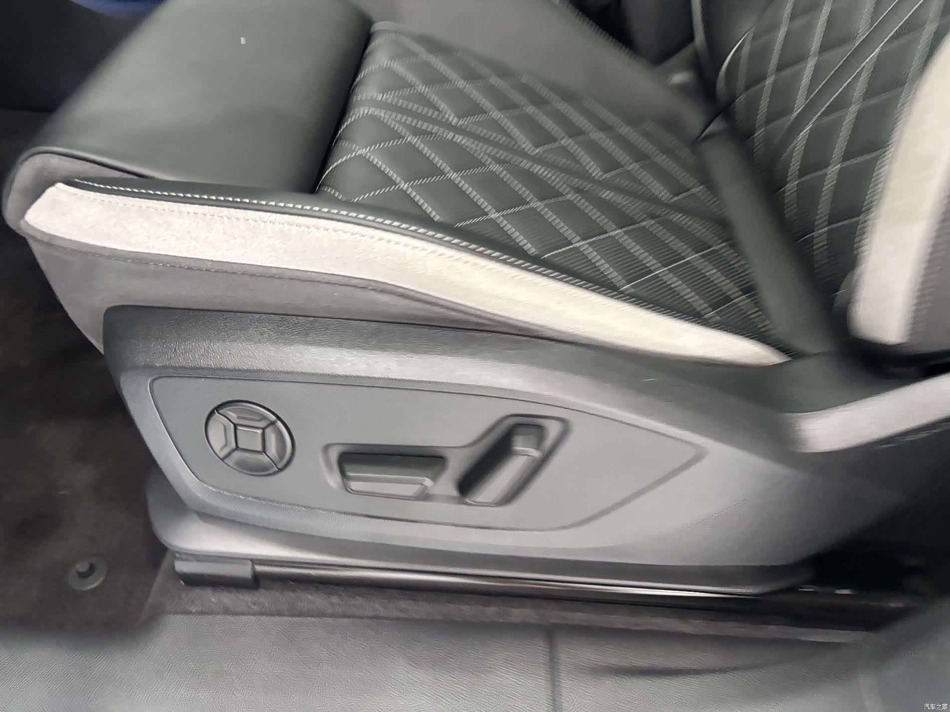 Audi Q3, 2025 12