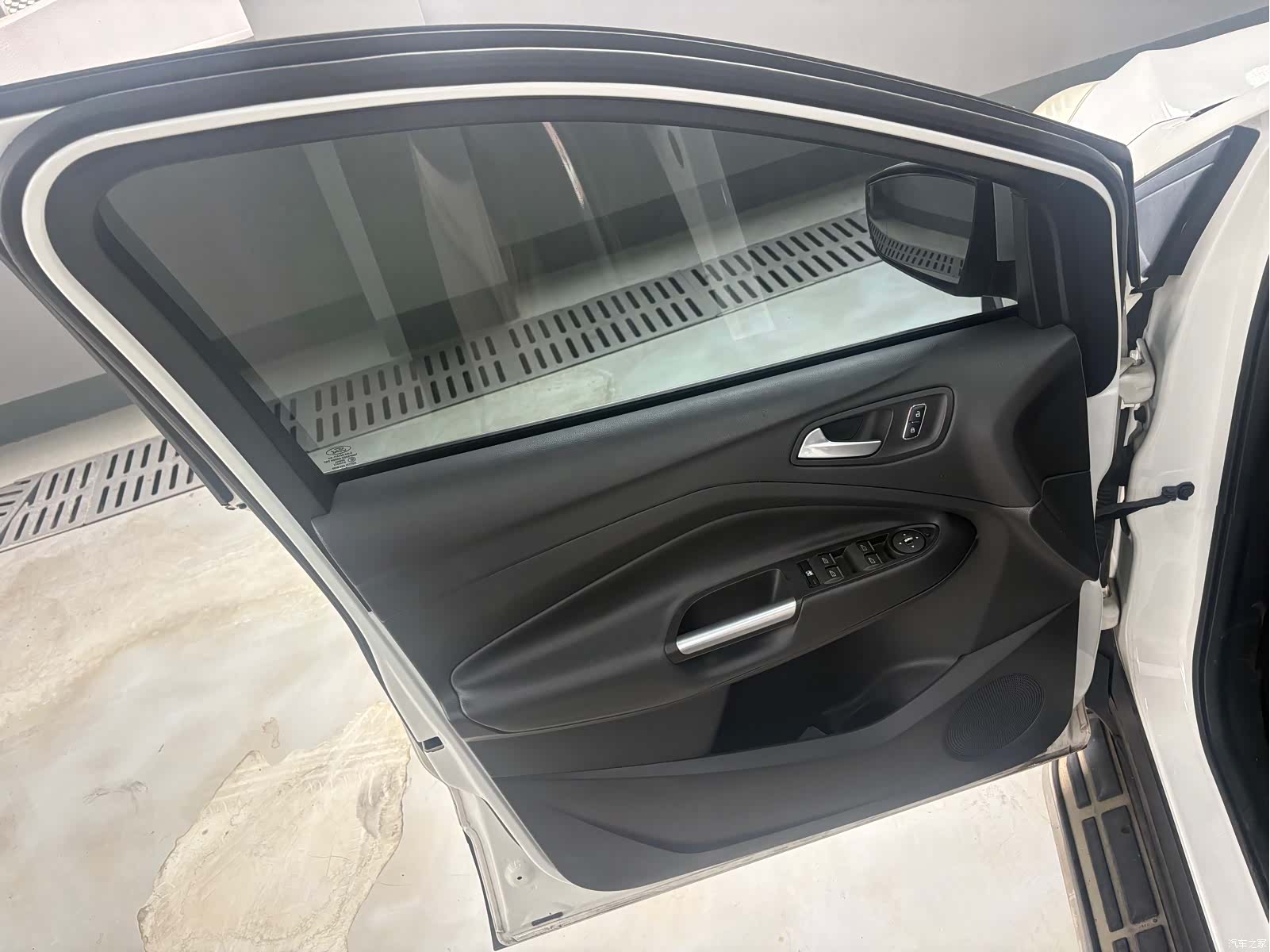 Ford Kuga, 2015 10