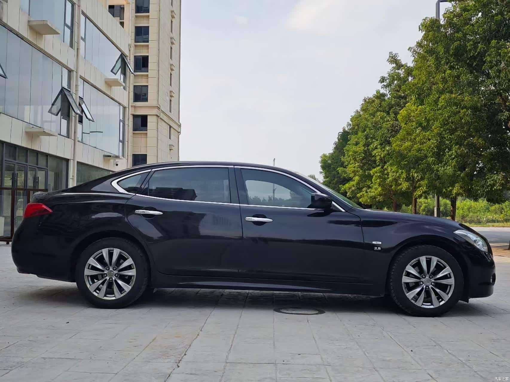 Infiniti Q70, 2014 9
